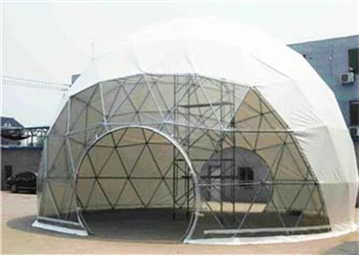 Carpa con domo geodésico